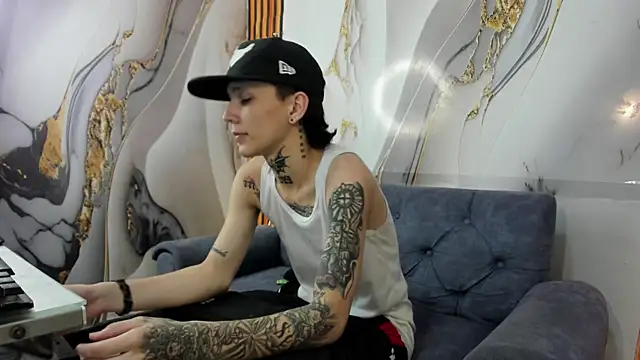 StraightBoy Nick online show from October 2025 12:58:01 AM