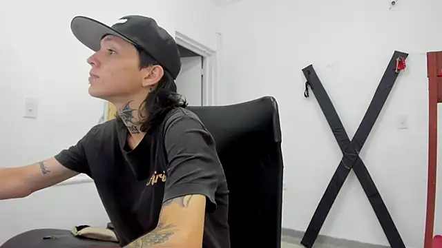 StraightBoy Nick online show from April 2026 07:20:02 PM