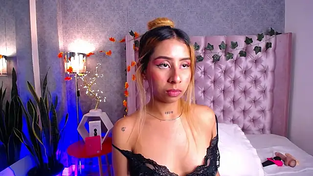 Snapshot of laila_stilwiills chatting on December 2025 06:00:01 AM laila stilwiills online show from December 2025 06:00:01 AM