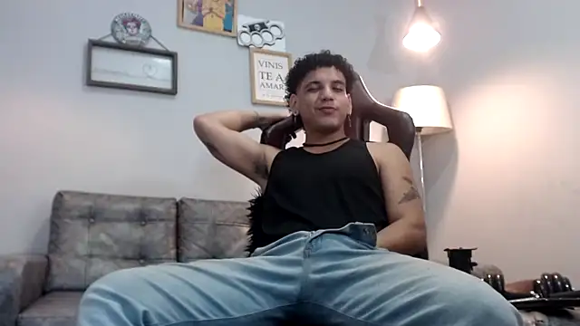 Snapshot of Xfire_boy69 chatting on November 2025 12:38:01 PM Xfire boy69 online show from November 2025 12:38:01 PM