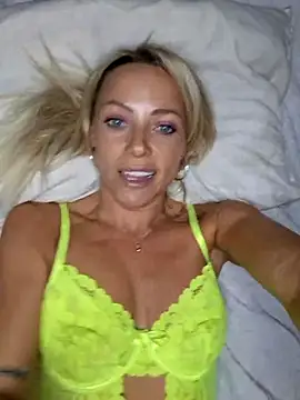 Snapshot of Bellarose_xx chatting on September 2025 05:25:01 PM Bellarose xx online show from September 2025 05:25:01 PM