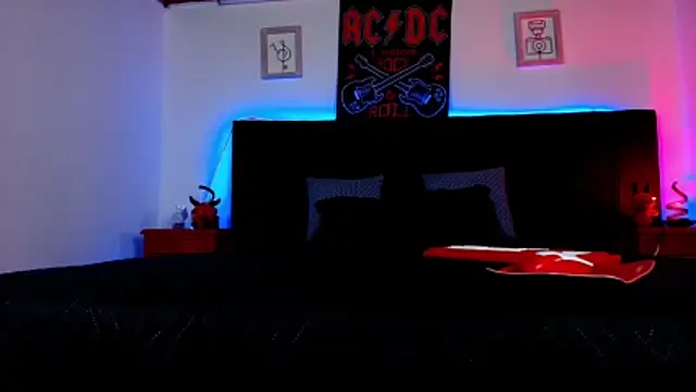 Alisse Moore online show from March 2026 12:32:01 PM