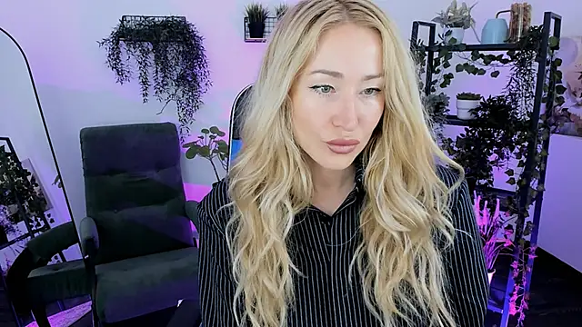 AstraMonroe online show from April 2026 04:17:01 AM