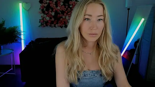 Snapshot of AstraMonroe chatting on May 2026 10:21:01 AM AstraMonroe online show from May 2026 10:21:01 AM