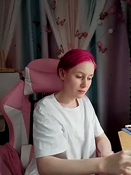 Fuzzy Unicorn online show from October 2025 06:53:01 PM