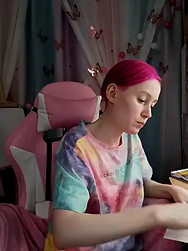 Fuzzy Unicorn online show from November 2025 07:38:01 PM