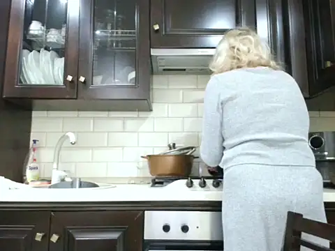 ButterflyBlondie online show from November 2025 03:01:01 AM