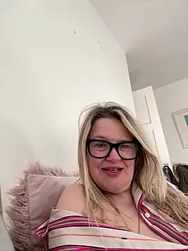 SuzieSub online show from March 2026 08:53:01 AM