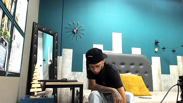 Ian1  online show from November 2025 11:34:02 AM