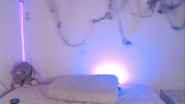 Lia  1 online show from October 2025 09:36:02 PM