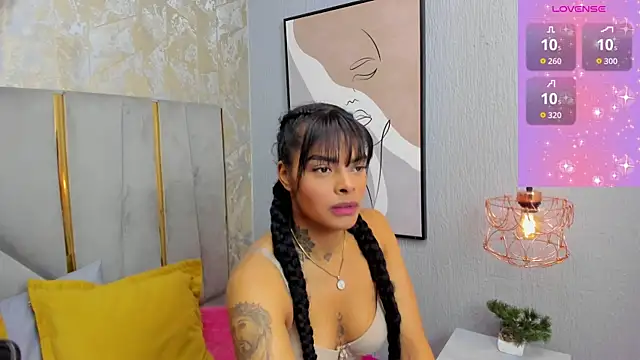 Snapshot of EmmaEbony_ chatting on November 2025 02:50:01 PM EmmaEbony online show from November 2025 02:50:01 PM