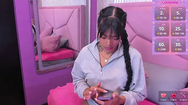 Snapshot of EmmaEbony_ chatting on November 2025 12:27:02 PM EmmaEbony online show from November 2025 12:27:02 PM