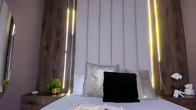 LucySalvatore  online show from September 2025 08:25:01 AM