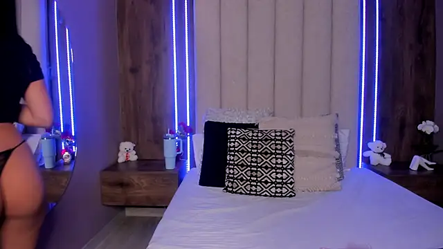 LucySalvatore  online show from March 2026 11:08:01 PM