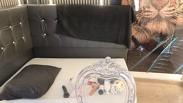 Witch Scarlet online show from March 2026 01:24:02 AM