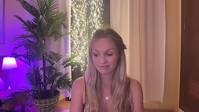 Snapshot of Isabella_kiko chatting on October 2025 08:05:01 PM Isabella kiko online show from October 2025 08:05:01 PM