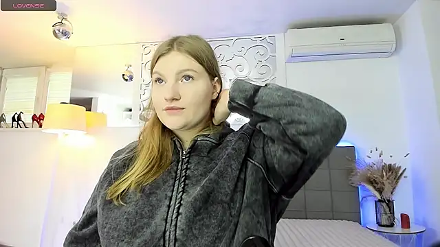 AshleyJoness online show from October 2025 06:17:01 AM