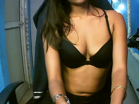 RENUKA RAJPUT online show from November 2025 06:53:02 PM