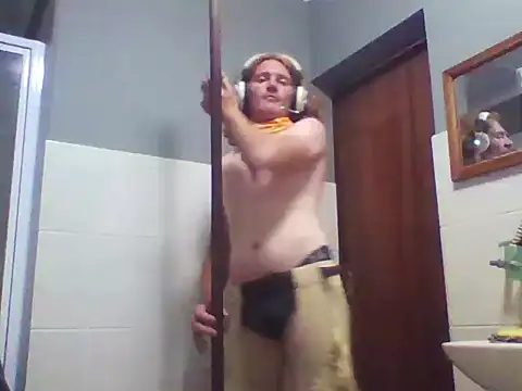 untamedredsnake online show from March 2026 10:04:01 PM