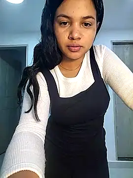 Snapshot of Eimy-04 chatting on October 2025 12:51:02 AM Eimy-04 online show from October 2025 12:51:02 AM