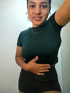 Snapshot of Eimy-04 chatting on November 2025 04:17:02 PM Eimy-04 online show from November 2025 04:17:02 PM