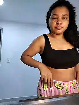 Snapshot of Eimy-04 chatting on November 2025 05:02:01 PM Eimy-04 online show from November 2025 05:02:01 PM