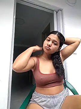 Snapshot of Eimy-04 chatting on December 2025 01:20:02 PM Eimy-04 online show from December 2025 01:20:02 PM