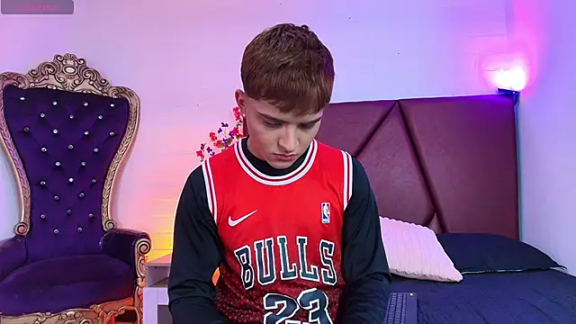 Lucass love online show from April 2026 01:33:02 PM