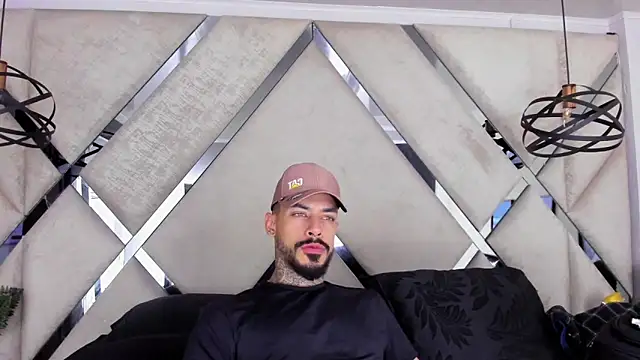 VinzenzRizzo online show from November 2025 05:06:01 AM