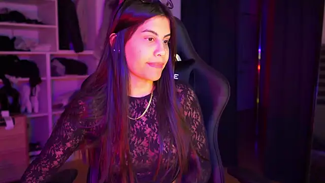 Snapshot of capriciousqueen chatting on October 2025 04:43:02 AM capriciousqueen online show from October 2025 04:43:02 AM