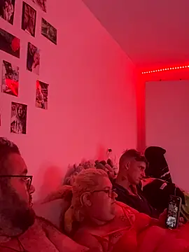 mrandmrsdarkside online show from September 2025 07:47:01 PM