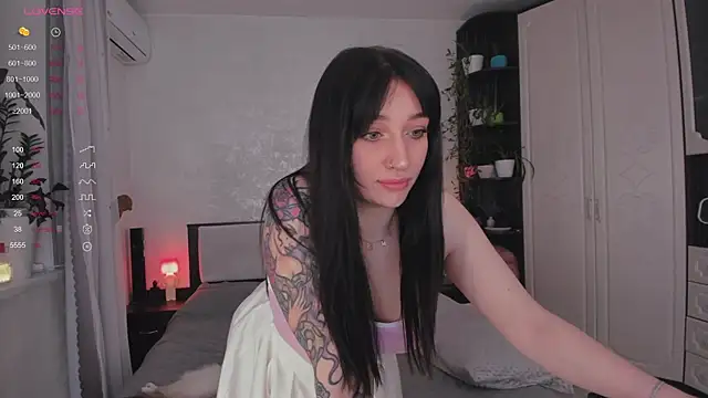 Snapshot of AriellaAllure chatting on November 2025 03:55:01 PM AriellaAllure online show from November 2025 03:55:01 PM