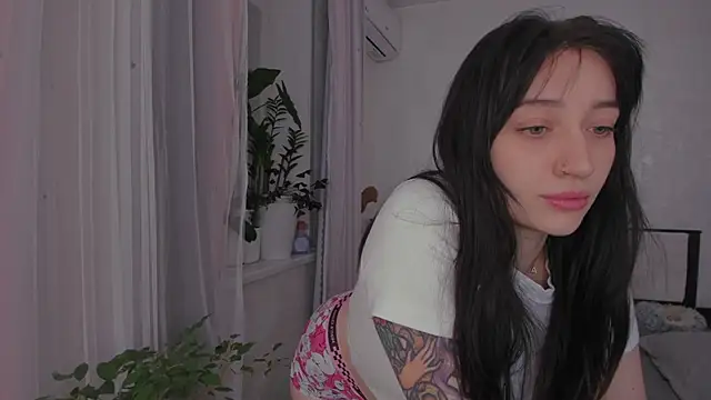 Snapshot of AriellaAllure chatting on November 2025 12:55:01 PM AriellaAllure online show from November 2025 12:55:01 PM