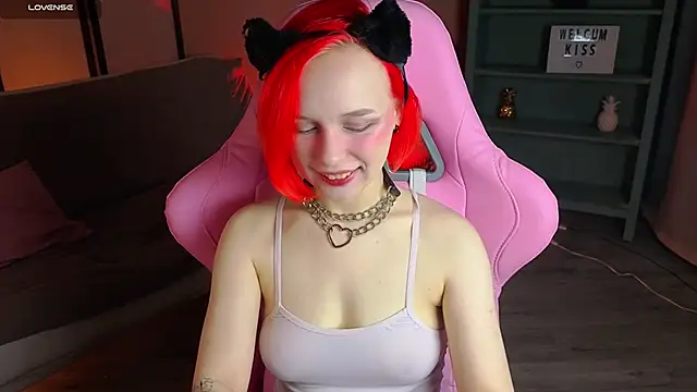 NaomiYoru online show from October 2025 08:28:02 PM