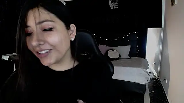 Mia 1120 online show from September 2025 04:40:01 PM