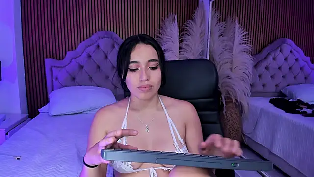 Starbutterflyy  online show from March 2026 07:15:01 AM