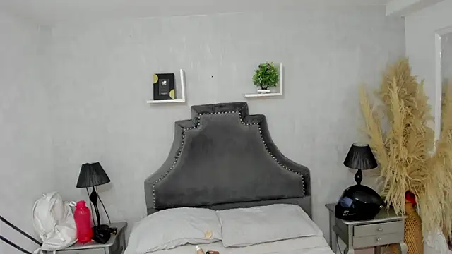 Starbutterflyy  online show from June 2026 04:51:02 AM