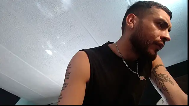 Snapshot of malek_xarx_ chatting on November 2025 03:12:01 PM malek xarx online show from November 2025 03:12:01 PM