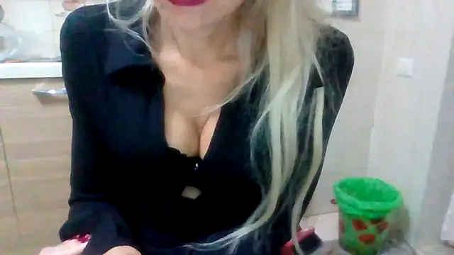 Snapshot of Kelly80 chatting on October 2025 04:29:02 PM Kelly80 online show from October 2025 04:29:02 PM