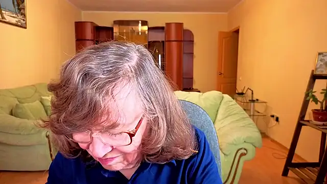 Betty Brick online show from November 2025 10:25:02 PM