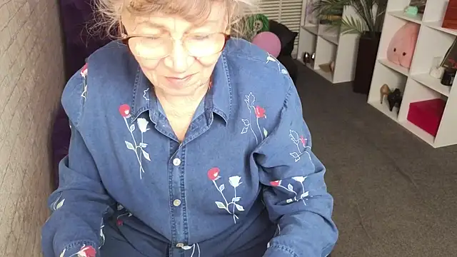 Snapshot of Betty_Brick chatting on May 2026 05:21:02 PM Betty Brick online show from May 2026 05:21:02 PM