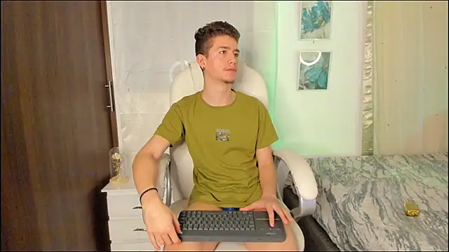 Snapshot of ThiagooJames chatting on October 2025 03:05:01 AM ThiagooJames online show from October 2025 03:05:01 AM