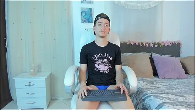 Snapshot of ThiagooJames chatting on November 2025 01:52:02 AM ThiagooJames online show from November 2025 01:52:02 AM