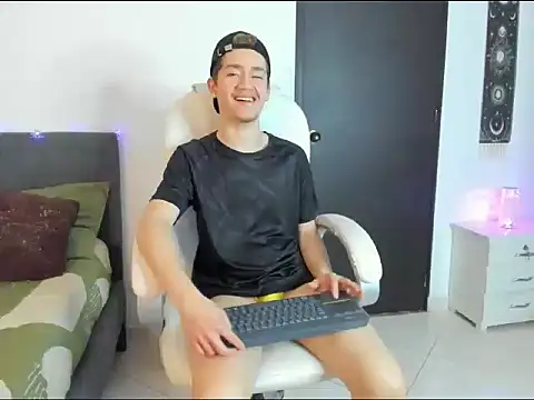 ThiagooJames online show from February 2026 04:54:01 AM