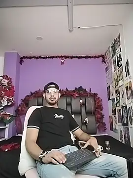 ashtoncooperr online show from December 2025 04:58:02 PM