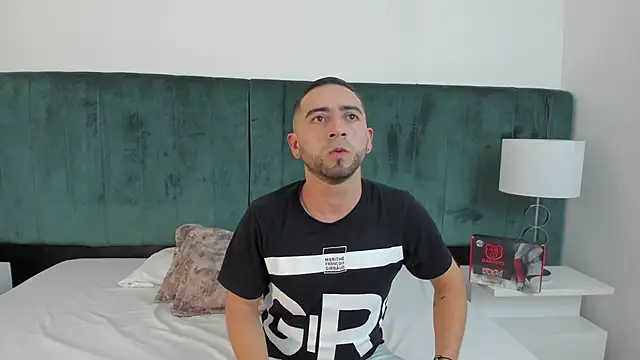 Snapshot of Lushian_ chatting on November 2025 11:18:01 PM Lushian online show from November 2025 11:18:01 PM