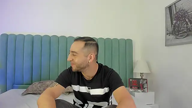 Snapshot of Lushian_ chatting on November 2025 03:01:02 PM Lushian online show from November 2025 03:01:02 PM