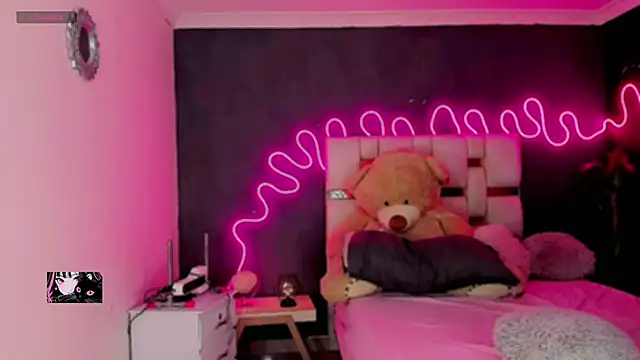 Abbygilx online show from February 2026 06:28:01 PM