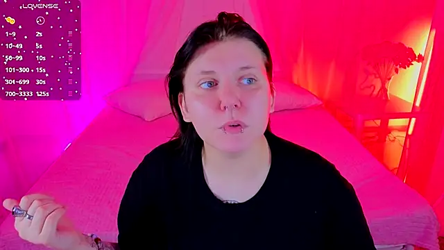 bluelunaray online show from November 2025 10:39:02 AM