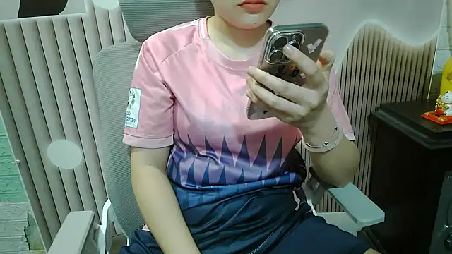 Snapshot of Emachiii chatting on September 2025 12:24:02 AM Emachiii online show from September 2025 12:24:02 AM